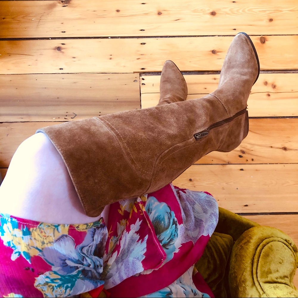 Knee-high 70s tan suede boots💥